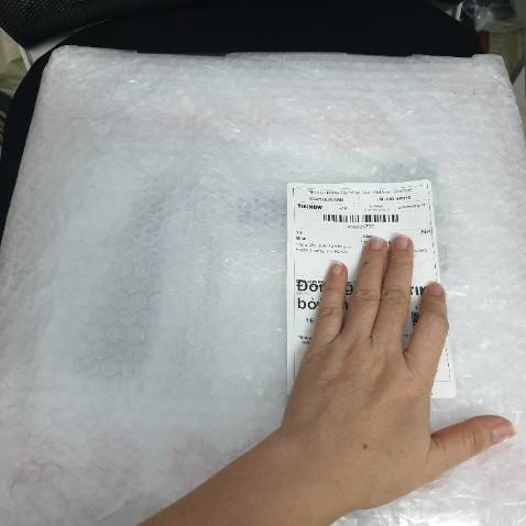 Kiểu dáng đẹp, cân chính xác. Trong quá trình vận chuyển mặc dù có chậm, nhưng phía Tiki xử lý rất chu đáo, vừa gọi điện, vừa gửi *** xin lỗi. Nhưng mình cảm thấy ko sao, vì sản phẩm tốt và dịch vụ tốt.