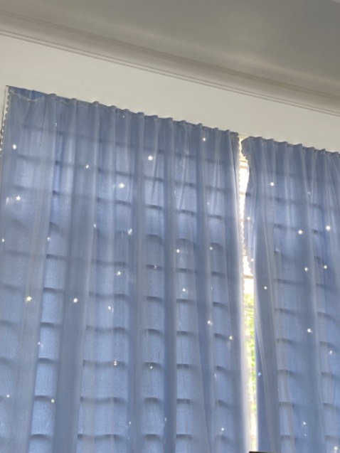 Rèm xinh lắm ạ, chắn sáng tốt mà vẫn đẹp, keo chắc chắn