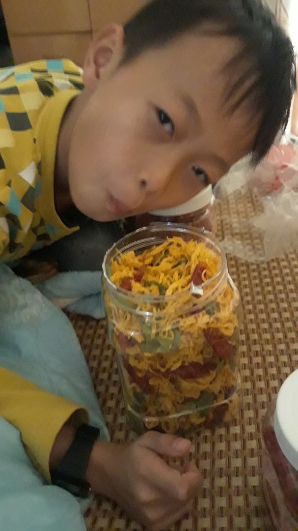 nhìn cách đóng gói là yên tâm hơn! Gà ngon nh hơi khô nên ăn bị mỏi răng , còn bò thì m chưa ăn nên ko biết ntn. Nói chung là ok