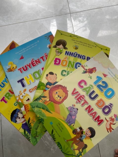 Mua về cho con tập đọc, chữ in rõ ràng to dễ nhìn.
Hình ảnh sinh động.
Chỉ có gáy sách đóng rất dễ bị rách.