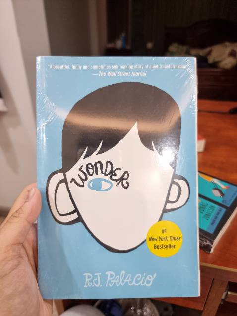 Rất lôi cuốn và hài hước, về sau kể nhiều lịch sử chính trị thế giới, nếu không am hiểu thì sẽ thấy khá nhàm chán
