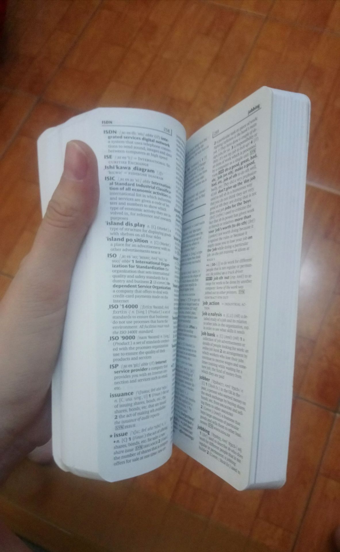 Sách không mới 100%, hơi có dấu gấp mở sách và nhăn nhẹ