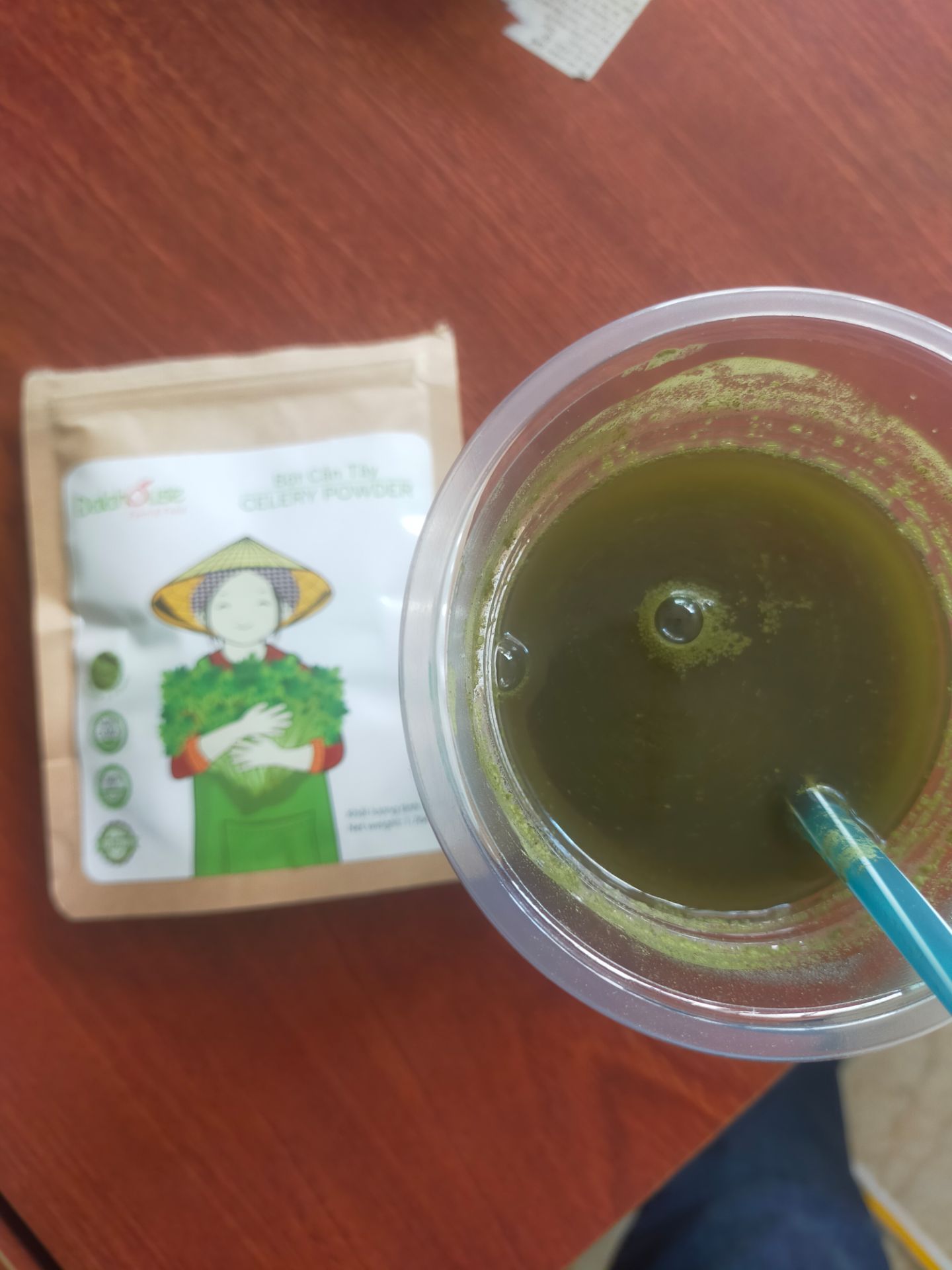 giao hàng nhanh, uống có mùi như thuốc tán, đối với mình hơi khó uống. bỏ đường, mật ong vào thì dễ uống hơn 1 ít. Hy vọng giảm được cân, hihi