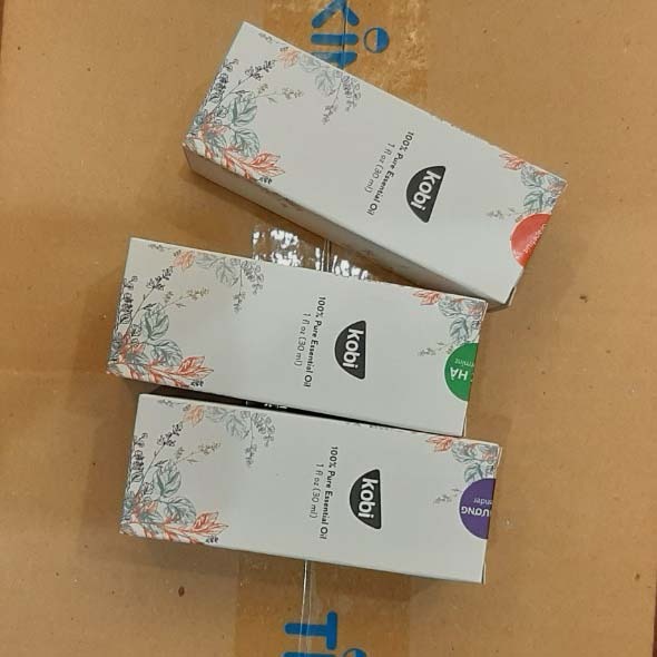 Lần đầu mua của shop, tinh dầu rất là thơm đó mọi người ạ. Dung tích bự nữa. Mình nghĩ sẽ xài được rất lâu. Rất đáng mua nhé.