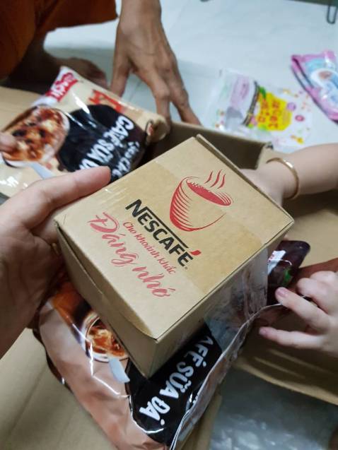 Cảm ơn shop vì đã tặng quà, ly rất đẹp, mình cũng rất thích quà tặng kèm.  
Cafe thì ngon. Shop phục vụ tận tình ship nhanh. Cho shop ngàn sao.
Nói chung mình rất hài lòng về sản phẩm.