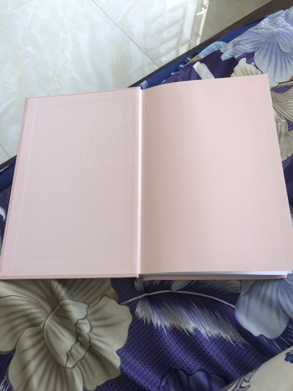 Chất lượng vô cùng tốt. Đóng gói cực kì kĩ cho nên không có gì để phàn nàn hết. Nội dung thì ai đang theo học Xã hội học hoặc các ngành Khoa học Xã hội nên mua đọc tham khảo, mở mang góc nhìn khác