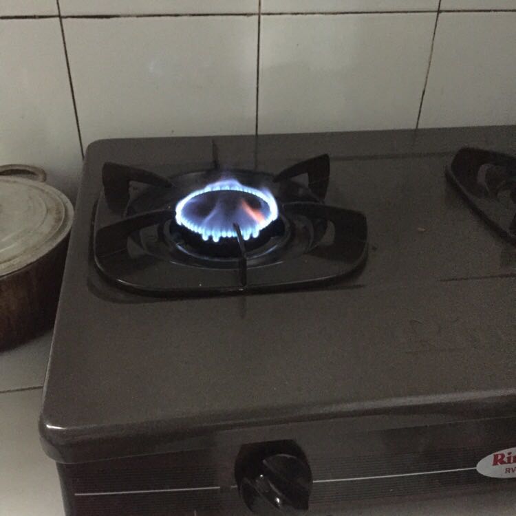 bếp nhỏ gọn,màu sắc đẹp,sang trọng,nh dễ bay lớp trống dính trên lắp chia lửa,đánh lửa còn hơi kém