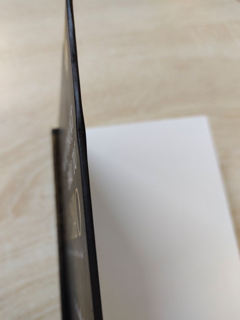 sản phẩm đẹp chất liệu xịn xò quá rẻ so với giá trị quyển sách cảm ơn shop. mỗi tội khi hàng đến nơi hộp đóng gói rách với làm móp cạnh cuốn sách làm mình nhìn quyển sách rất xót xa.