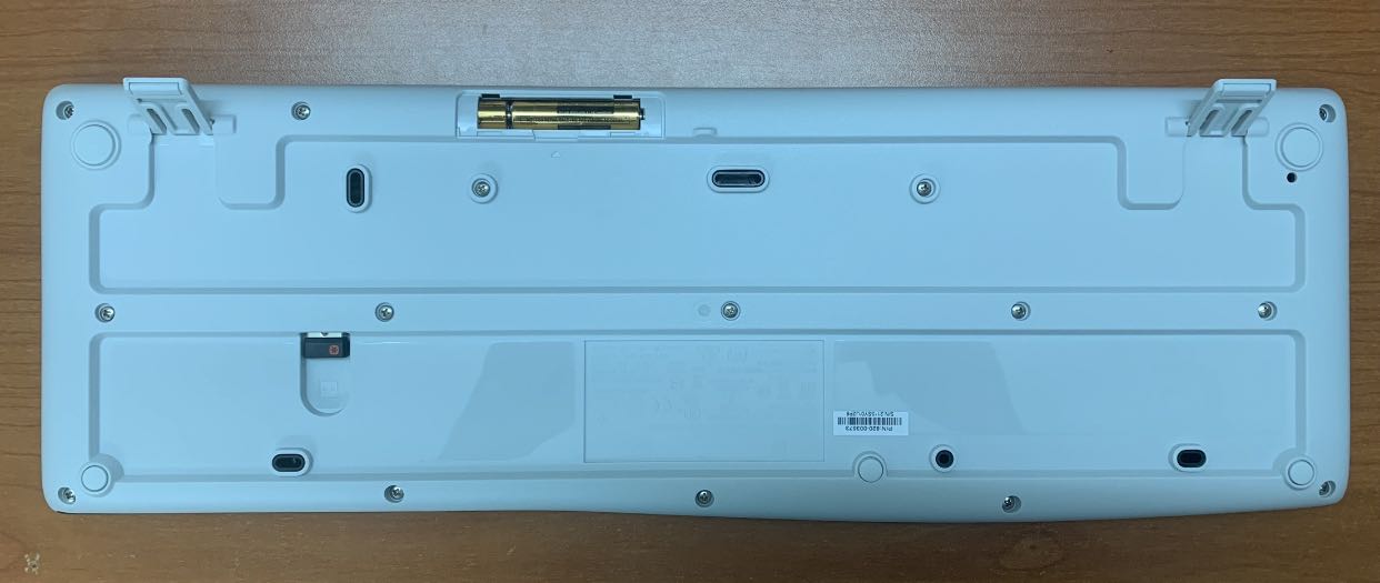 Bàn phím hoàn thiện khá sắc sảo, giá hợp lý lại giao nhanh 2h. Không dây nhưng độ phản hồi tốt. Mặc dù có sẵn USB rêciver đi kèm nhưng nếu bạn đang dùng 1 chuột k dây logitec khác cũng có USB receiver thì có thể pair với máy tính chỉ với 1 cục, như vậy chỉ chiếm1 cổng usg trên máy thôi rất tiện. Bàn phím hoàn thiện khá sắc sảo, giá hợp lý lại giao nhanh 2h. Không dây nhưng độ phản hồi tốt. Mặc dù có sẵn USB rêciver đi kèm nhưng nếu bạn đang dùng 1 chuột k dây logitec khác cũng có USB receiver thì có thể pair với máy tính chỉ với 1 cục, như vậy chỉ chiếm1 cổng usg trên máy thôi rất tiện.