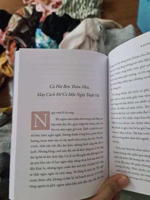 Sách có nội dung nhẹ nhàng, yên bình...mình mới đọc 1 truyện trong sách nhưng cảm nhận khá tốt về cuốn này.