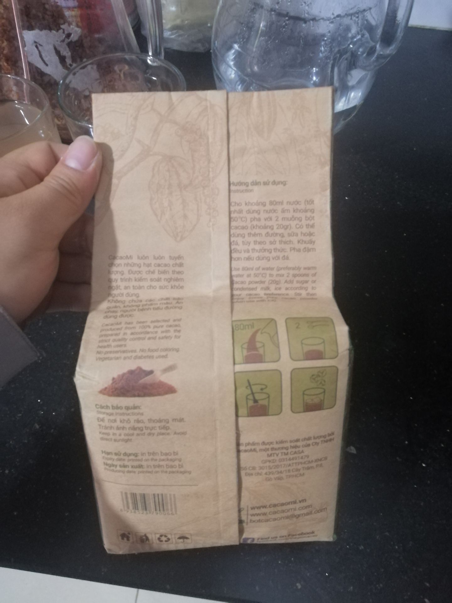 bt mua tiki thấy giao hàng nhanh lắm 2-3 ngày mà sp này có vẻ hơi lâu 4-5 ngày, bao bì giấy nên khi bảo quản hơi bất tiện nếu có túi zip thì tốt , chất lượng bột ok vị đắng,bột pha mịn hơn k bị vón cục so vs loại cũ mình dùng, khá hài lòng cho 5 *