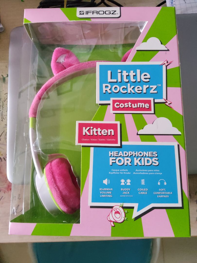 tai nghe tiếng khá nhỏ, vặn tối đa cũng như mức thường, giá cao so với shop chính hãng gần 200k.