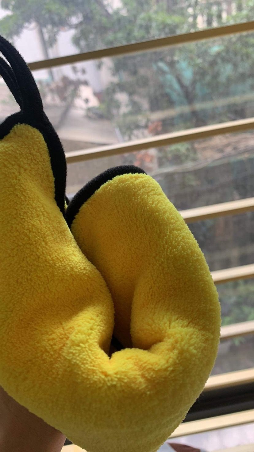 Khăn rất đẹp, dày dặn, vải đúng không rụng bông như QC, đã mang ra lau rửa xe, lau rất thích. Hài lòng