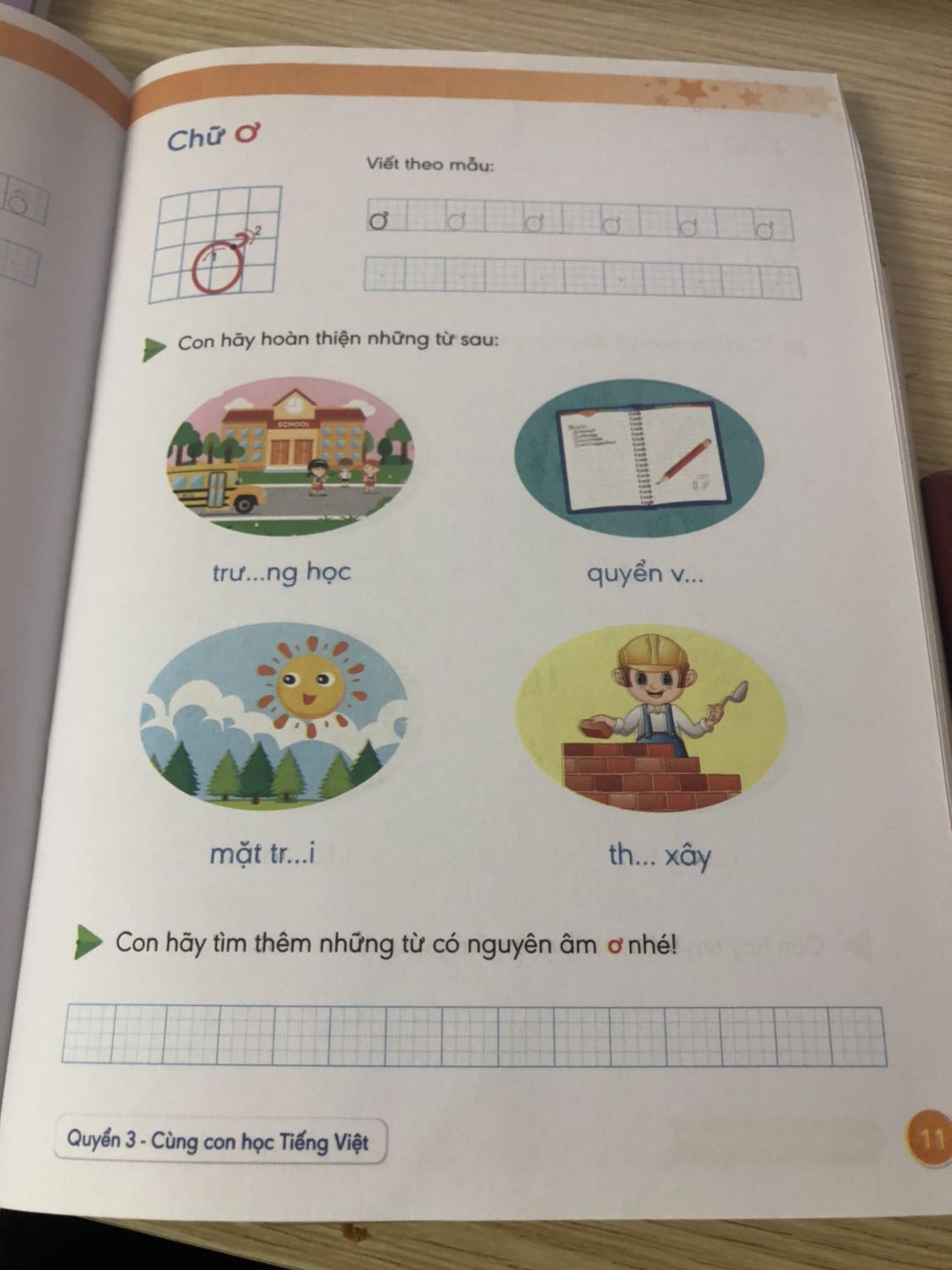 Có các chữ viết thường, hình ảnh minh hoạ giúp các con học bài tiếp thu nhanh hơn. Nhưng hơi ít chữ nên cần luyện chữ thì sẽ tìm thêm nhiều quyển khác nữa