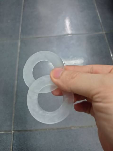 Chất lượng nước lọc ra thì mình chưa kiểu chứng được nhưng có 1 số nhược điểm:
- các đế nhựa ở các lõi làm rất dở, vửa mở ra cái là rớt ngay.
- RON vặn ở 3 ống đều dở đẫn đến bị rò rỉ nước, phải vặn kéo không nó lại lệch ra. Tại sao họ k làm cái ron nó dích chắc vào vỏ lõi lọc luôn đỡ phải canh
- Nước lọc ra từ lỗi 2 và 3 bị ĐEN THUI do than hoạt tính rỉ than ra. Nếu chất lượng lõi lọc tốt chắc không có tình trạng này. phải xả mấy ngày mới hết cái than này nhưng 1 lượng nhỏ của than có tiếp tục rò rỉ lâu dài vào nước sinh hoạt hay không thi không kiểm chứng được, sợ dùng lâu dài sẽ ảnh hưởng sức khỏe

ƯU ĐIỂM: 
- dễ lắp đặt
- nhân viên hỗ trợ khá tốt