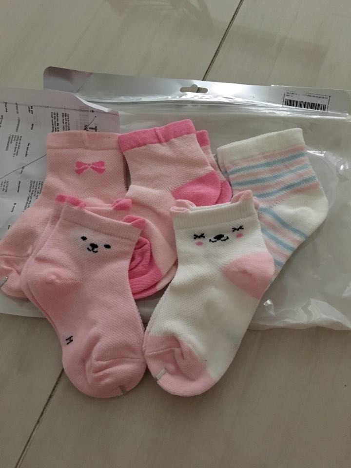 Mình khá thất vọng về sản phẩm bởi mình chọn mua 1 loại shop gửi 1 loại khác đã mình mua sai L gửi cho Sai M và không đúng mẫu đã chọn. Bên trong còn có 1 đôi bị rách hi vọng lần này gửi lại hàng chuẩn với mẫu mình đã chọn và ko có sai sót gì