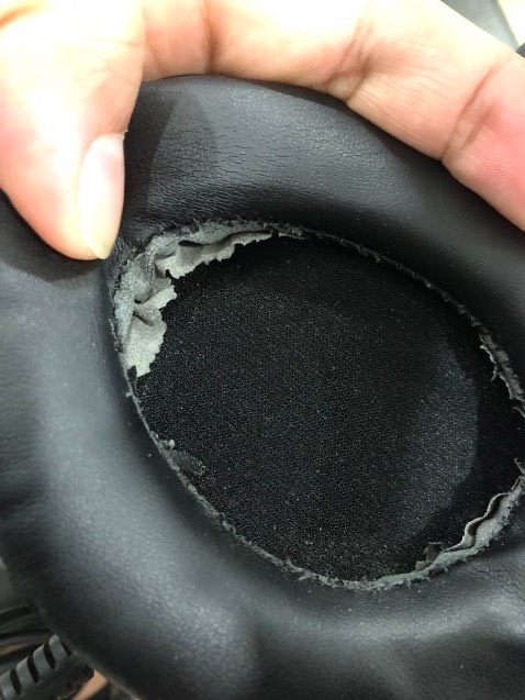 Sp rẻ thì chấp nhận k xịn nhưng không thể mới mua về mà rè . Và da bị bong được . 
Yêu cầu hoàn hàng