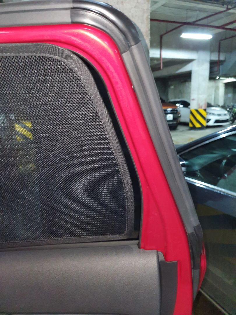 gắn cửa ko chắc chắn.chỉ dính được 2-3 góc.còn đâu hở