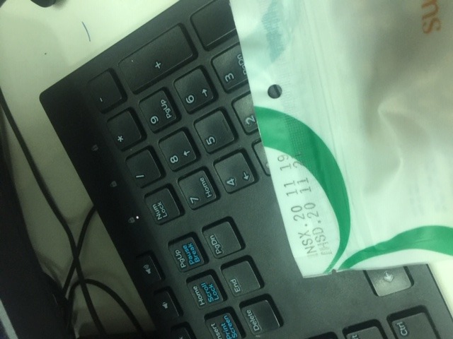 Đề nghị Tiki giao hàng tới tay khách hàng thì gói hàng phải kiểm tra sơ bộ tránh tình trạng đưa hàng cho khách bụi bám đầy & lủng 1 lỗ không biết phải chuột cắn không? Liên tục gần đây mình mua hàng tiki gặp rất nhiều sự cố khiến mình rất bực mình. Vui lòng làm việc với bộ phận đóng gói hàng vì khách hàng bỏ tiền ra mua chứ không phải xin từ thiện mà làm việc cẩu thả. Đề nghị Tiki giao hàng tới tay khách hàng thì gói hàng phải kiểm tra sơ bộ tránh tình trạng đưa hàng cho khách bụi bám đầy & lủng 1 lỗ không biết phải chuột cắn không? Liên tục gần đây mình mua hàng tiki gặp rất nhiều sự cố khiến mình rất bực mình. Vui lòng làm việc với bộ phận đóng gói hàng vì khách hàng bỏ tiền ra mua chứ không phải xin từ thiện mà làm việc cẩu thả.