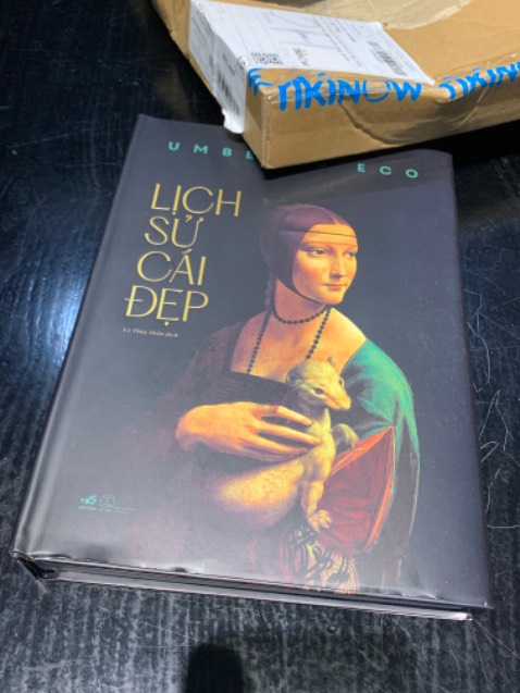 Sách xịn mà nhà sách bọc hơi ẩu hơi quăn bìa. Sách in tương đối đẹp.