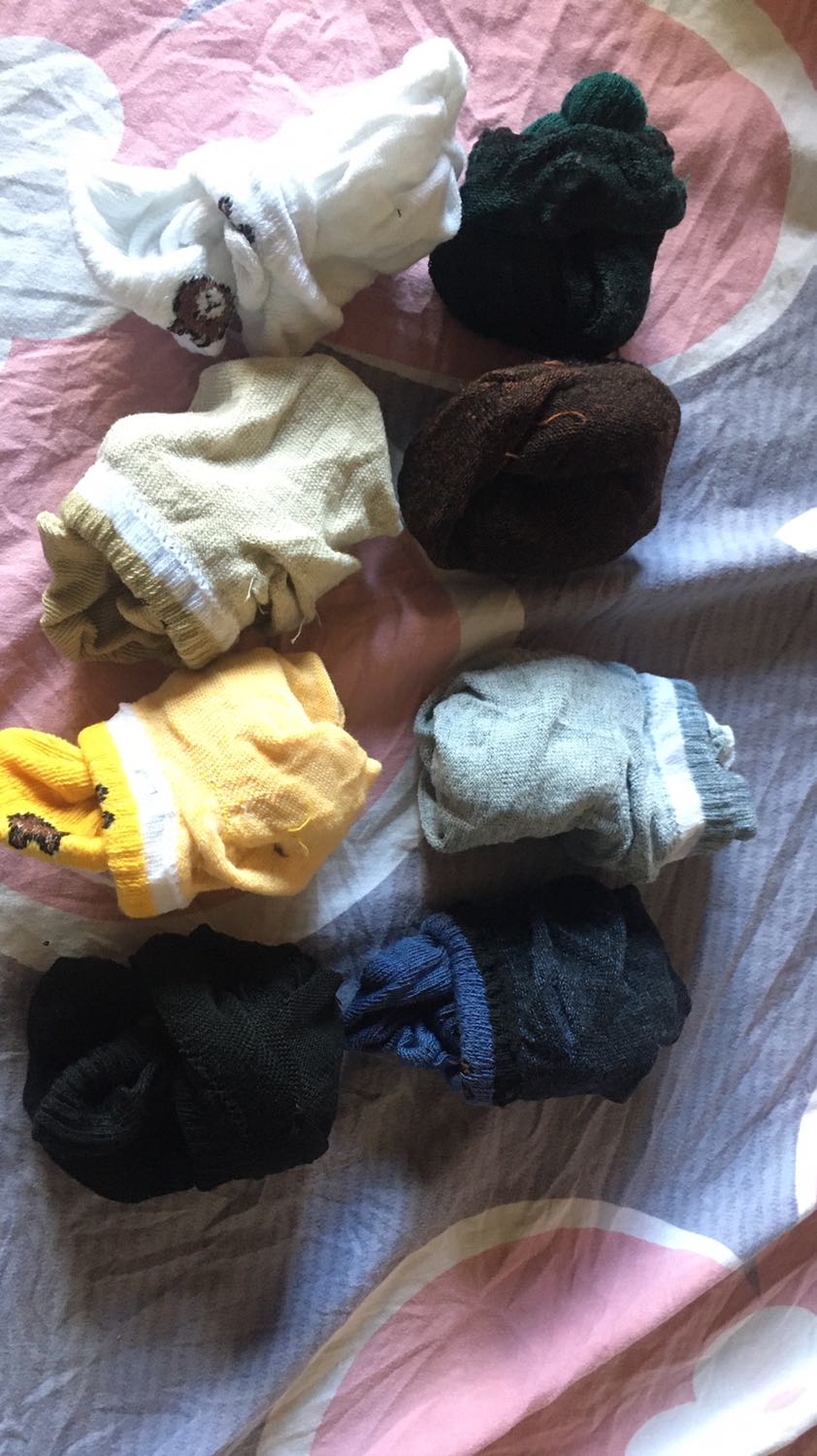 sp nầy với giá như vậy thì ok , nhưng tất giao bị thiếu .Chỉ có 9đôi tất mà thôi , đề nghị Tiki phải giữ uy tín chứ như thế nầy mình thấy rất khó chịu vì 1 đôi tất ko tới đâu nhưng điều nầy làm cho mình mất lòng tin !