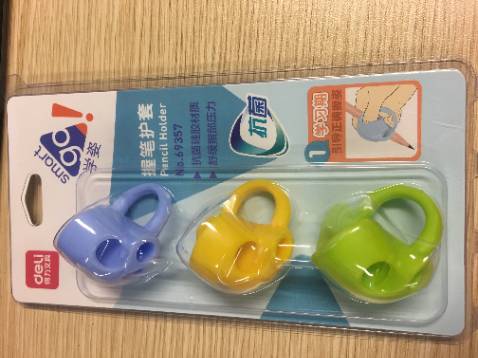 Hơi thất vọng, cứ nghĩ là 4 chiếc 4 loại khác nhau, để cầm thay đổi tùy sở thích, nhug hàng lại là 3 cái giống hệt nhau. Đầu để cho bút vào nhỏ, nhét bút chữ A bé tí mà cũng mãi mới nhét vào được. Hơi thất vọng, cứ nghĩ là 4 chiếc 4 loại khác nhau, để cầm thay đổi tùy sở thích, nhug hàng lại là 3 cái giống hệt nhau. Đầu để cho bút vào nhỏ, nhét bút chữ A bé tí mà cũng mãi mới nhét vào được.