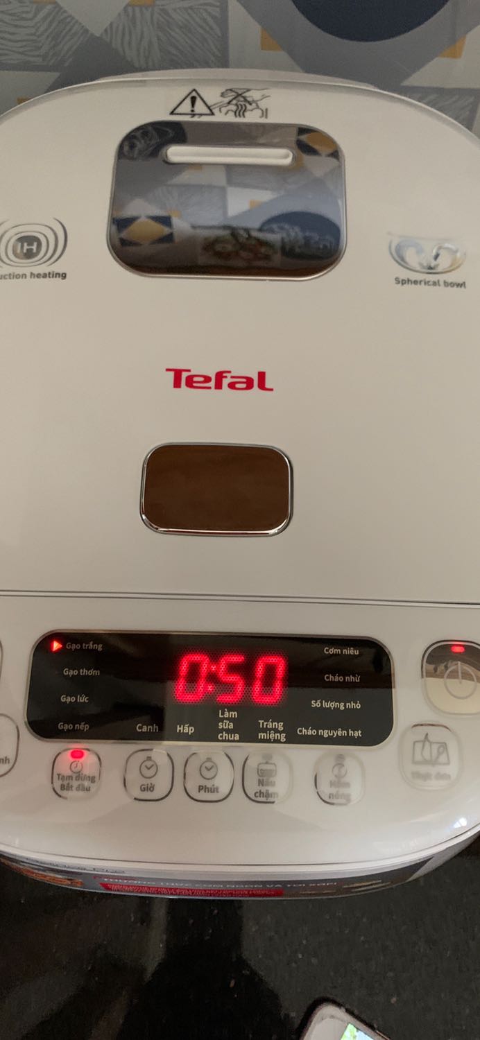 Mình mua nồi cao tần, hàng về sáng nay, mình thử nấu cơm gạo trắng bt, chọn chế độ nấu tự động, nồi hiện thị tg nấu 50p mà nấu từ 10h30, mở nồi chỉ hơi nóng nước, đèn đồng hồ vẫn báo 50p (k lùi tg tý nào). Có phải nồi mình bị trục trăc hay do mình k biết cách nấu. Nhờ shop tư vấn😭😭😭