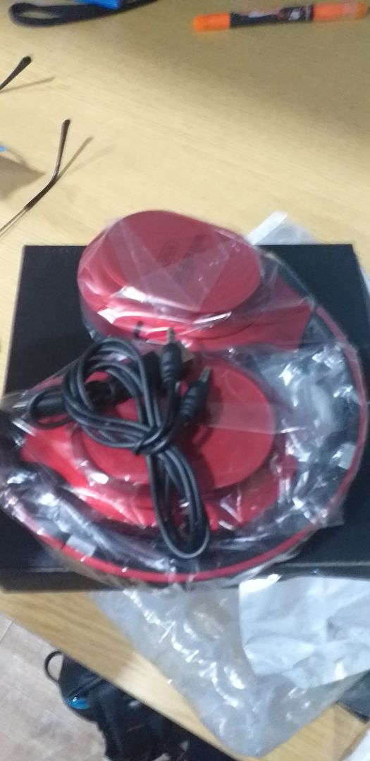 đóng gói kĩ, giao sớm hơn dự kiến, mặc hàng đẹp nhưng có điều nhầm màu rồi, mik đặc màu bạc nhưng lại giao đỏ a