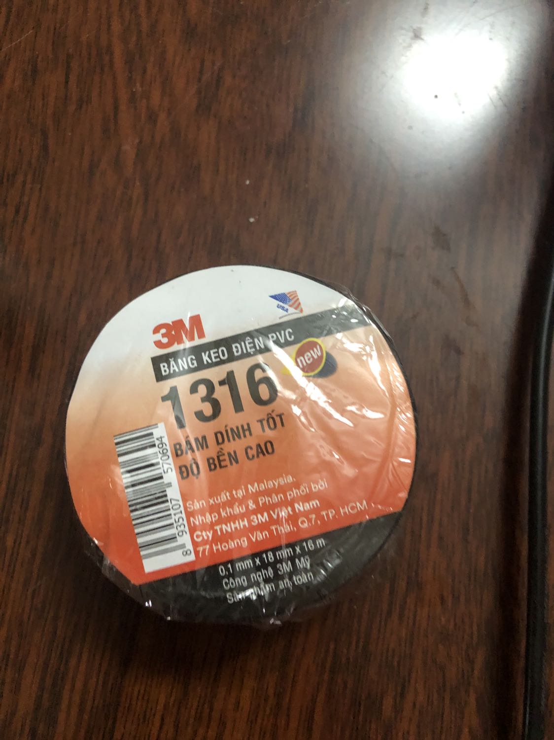 Băng keo dầy, độ dính tốt. Dễ dán dây điện, cách điện tốt. Shop đóng gói cẩn thận.