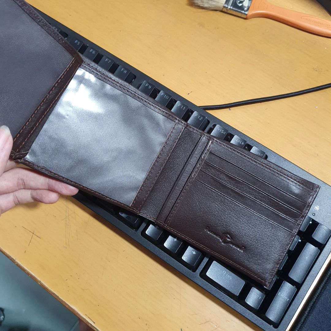 ví đẹp, đường mấy chắc chắn, chất liệu làm bằng, da thật sẽ ủng hộ shop nhiều