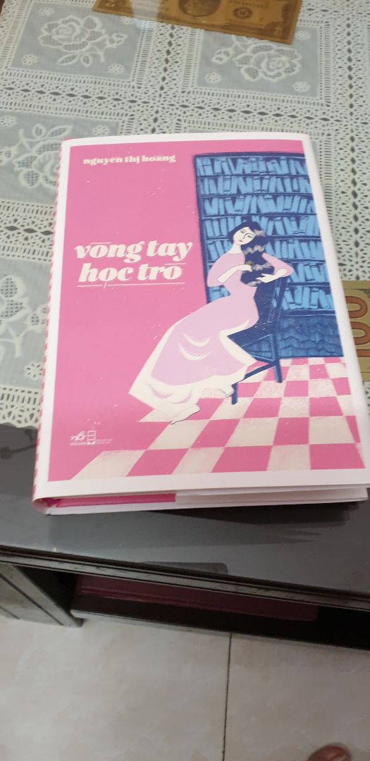 Đáng mua để lưu giữ một tác phẩm khá nổi một thời. Cho đến ngày nay đọc lại vẫn thấy hay. Sẽ mua hết mấy cuốn của Ng thị Hoàng do NN phát hành.
Chất lượng hàng tốt.giao nhanh 2h.
