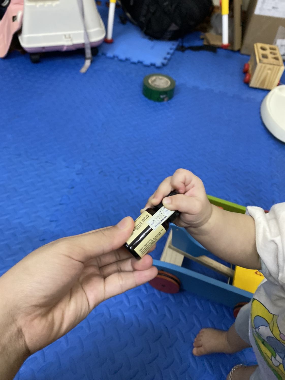 Tinh dầu cực chuẩn. Nhà mình có bé nhỏ nên rất thường xuyên mua tinh dầu tràm. Nhiều lần mua phải hàng kém chất lượng muỗi đốt bé quá trời

Sẽ ủng hộ shop thêm vì chất lượng tốt