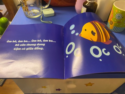 Sách sai lỗi chính tả, nội dung chữ không đúng với hình vẽ, màu mực in kém chất lượng, cắt gấp giấy lệch.
Đây là sách giả!