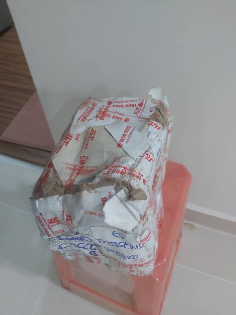 Thất vọng với gói hàng được đóng và giao như thế này
Gói Hàng bị ướt, rách, móp méo. Đóng gói cẩu thả và tạm bợ như này