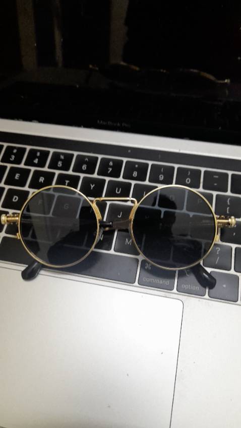 Kính như trong hình! Mình đeo vào x10 độ đẹp trai =)))