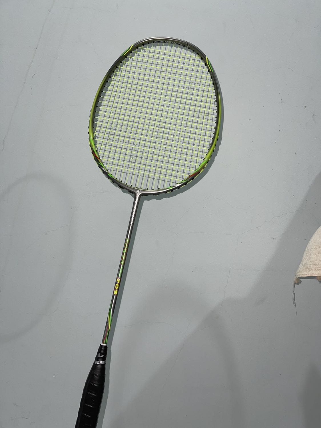 Vợt giao đúng hình ảnh, nhẹ, chưa *** ngoài sân nhưng thấy rất ưng ý