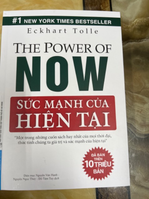 Đúng sách xịn, trang bên trong màu vàng nhạt là quá ok để chống mắt mỏi