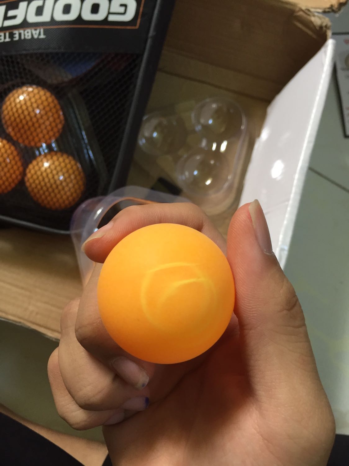 Mình có cảm giá đơn hàng này cửa hàng làm việc rất chỉnh chu ngay từ công việc gói hàng rất cẩn thận.
Đầu tiên thì mình kiểm tra có đầy đủ những thứ mình đặt 2 cặp vợt cán ngắn và 30 quả banh
Chất lượng vợt đúng như mình mong đợi và banh thì đủ 30 quả ko thiếu 1 quả nào :3
Vớt giá 180k 1 cặp thì như thế là oke rồi
Quan trọng nhất vẫn là độ nảy và độ bền của bóng thì 30 quả mình đặt( có chữ GOODFIT) đều đáp ứng đc.
Tuy nhiên khi mua vợt sẽ được tặng kèm 3 quả bóng dù có độ nảy nhưng ko được bền cho lắm(bóng tặng nên mình ko mong đợi gì) mình chỉ bóp nhẹ thôi mà nó đã có lằn rồi
Tóm lại thì mình vẫn đánh giá 5* cho đơn hàng,so với những mặt hàng tương đương và cách làm việc của cửa hàng thì mình hoàn toàn chấp thuận và cảm thấy tốt rồi.