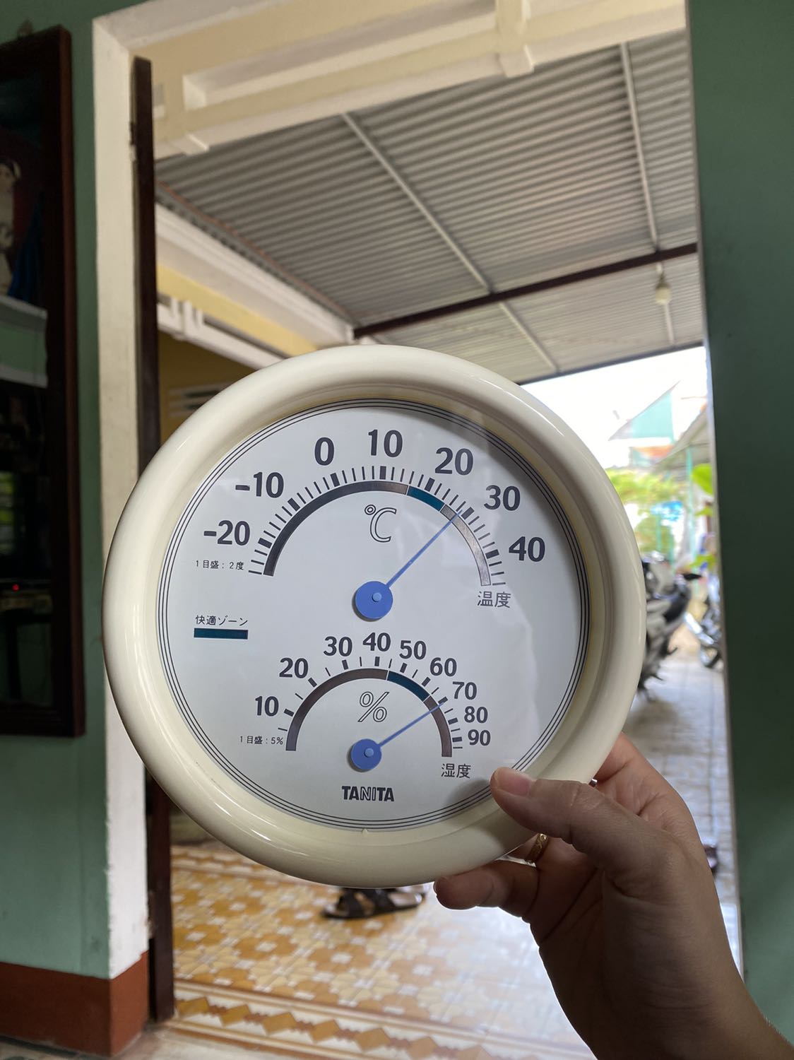 Hàng nhận đúng ngày, đóng gói kỹ. Sản phẩm đẹp, lạ và nhất là thu hút được ánh nhìn vì thiết kế khá bắt mắt. Hàng Nhật sản xuất ở China. Hàng nhận đúng ngày, đóng gói kỹ. Sản phẩm đẹp, lạ và nhất là thu hút được ánh nhìn vì thiết kế khá bắt mắt. Hàng Nhật sản xuất ở China.