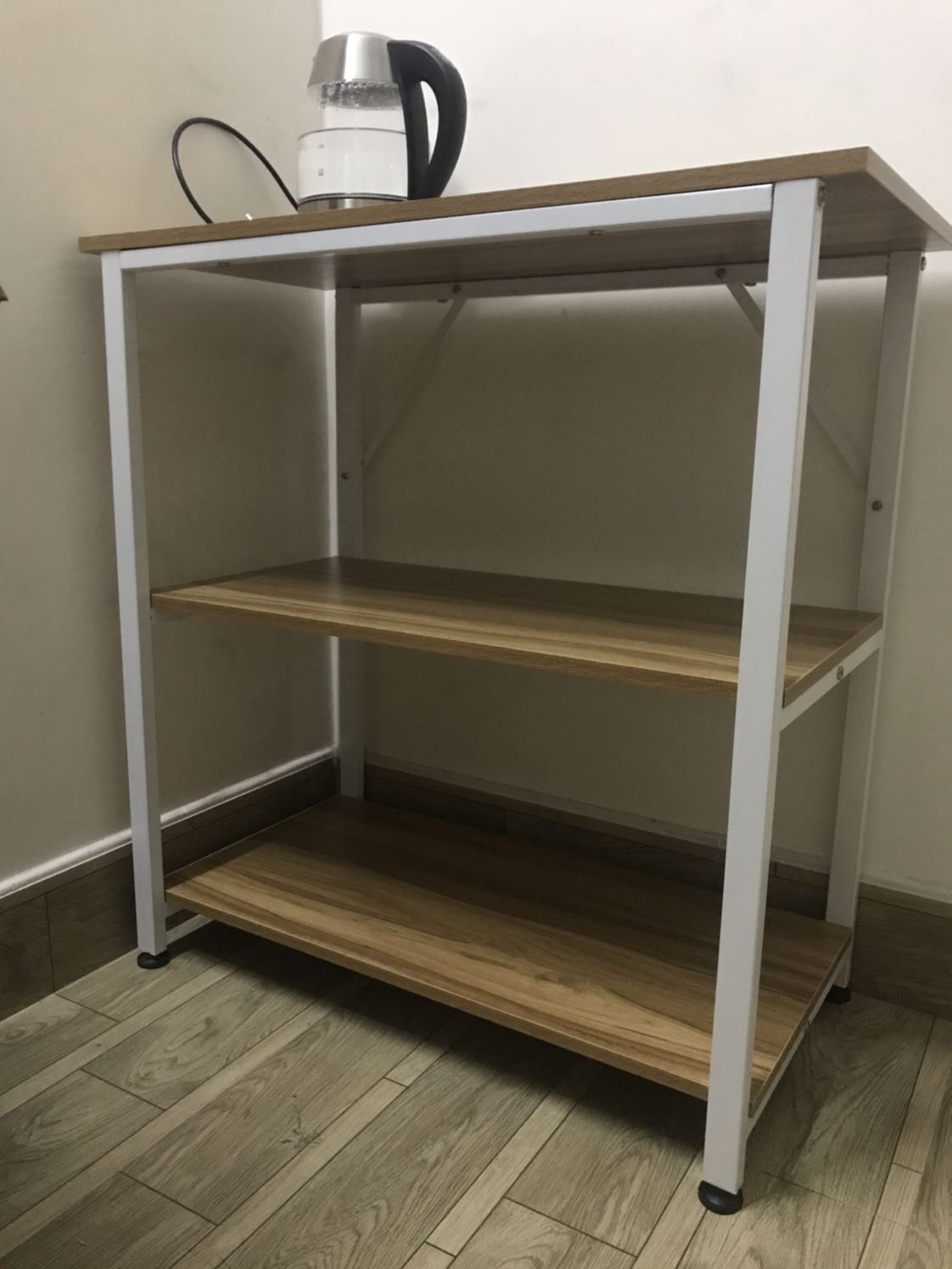 Kệ đẹp, chắc chắn, khung hơi khác với mẫu. Chọn khung màu đen nhưng giao màu trắng vẫn cho 4 sao nên mua