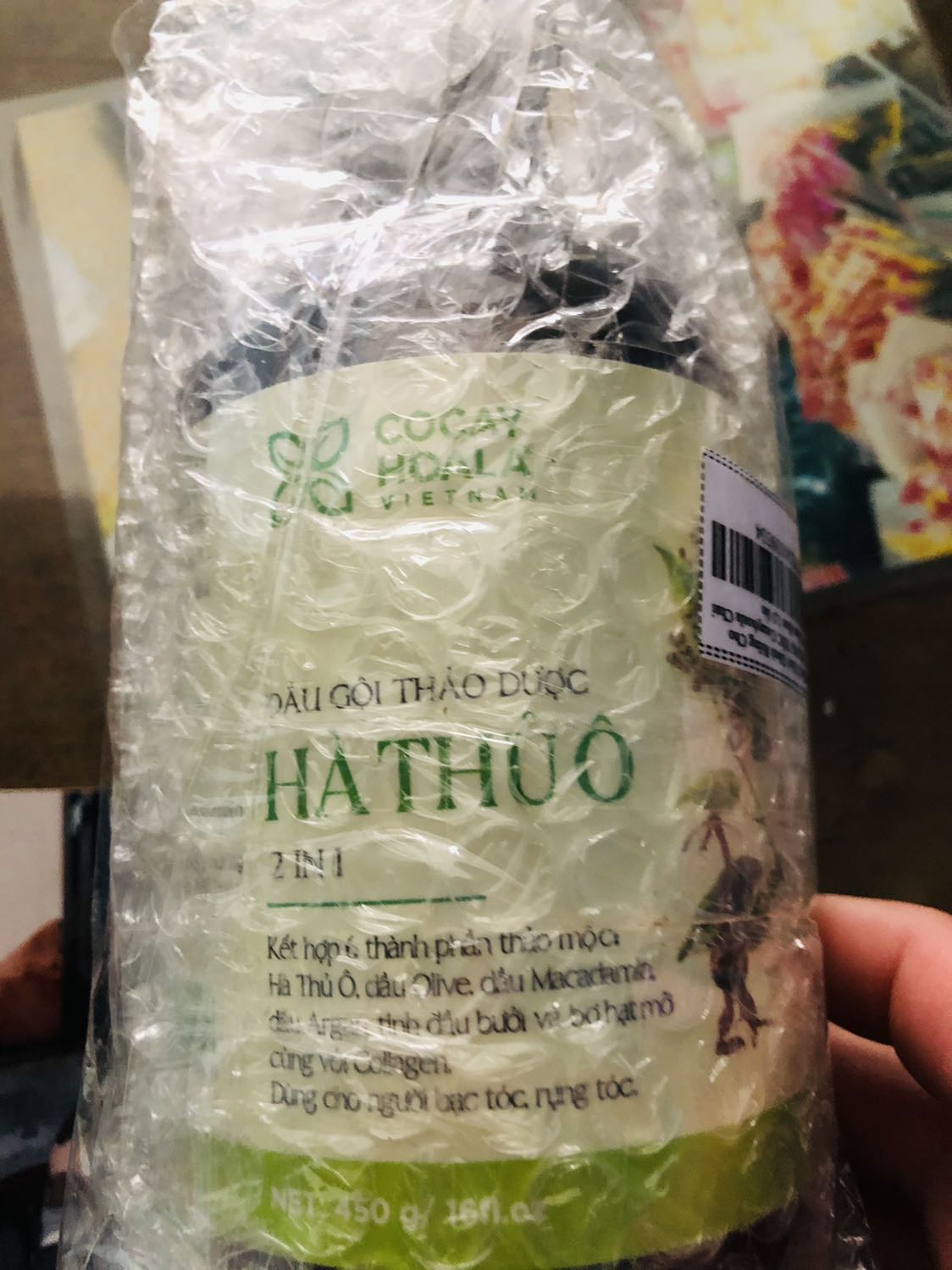 Thơm mùi cỏ cây, dịu nhẹ, mùi dai. Tóc giữ ẩm tốt , vuốt thấy mượt mượt. 

Còn về trị tóc bạc sớm để thời gian sau mới biết được. 

Tôi là Người khó tính về mua sắm, đánh giá cho sản phẩm chất lượng cực kỳ hài lòng. ?
Thêm 5 sao bình luận nữa. ⭐️⭐️⭐️⭐️⭐️