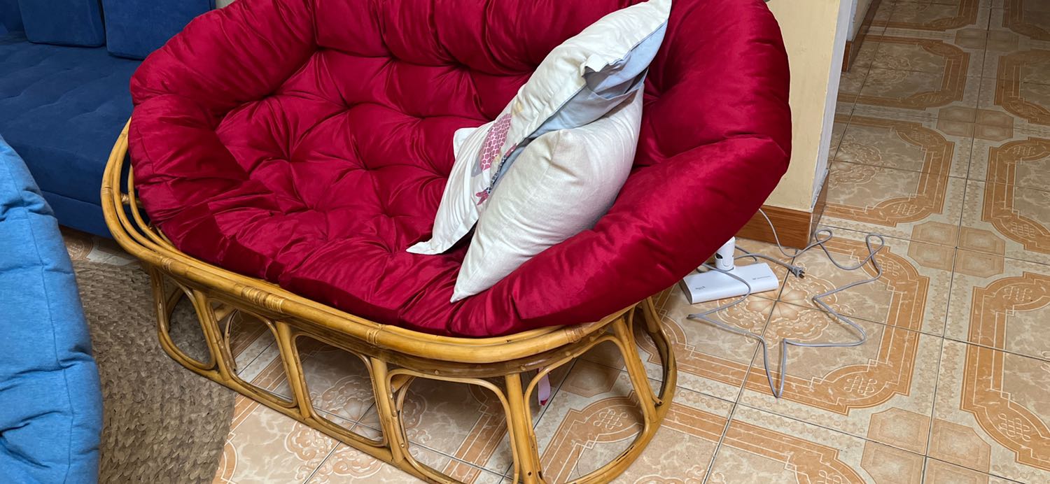 Ghế đẹp, giao hàng nhanh, khá thoải mái