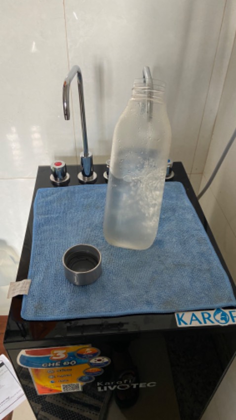 Máy dùng rất ổn nhưng dịch vụ chăm sóc khách hàng rất tệ nha. Mình nhận hàng đã 4 ngày mà không thấy shop liên lạc, sau đó mình tự gọi thợ tới ráp, trong lúc ráp có chút sự cố nên liên lạc với shop. Lúc này shop mới nói sp này có dịch vụ lắp ráp miễn phí tại nhà (nhưng không liên hệ khách). Rất hụt hẫng luôn