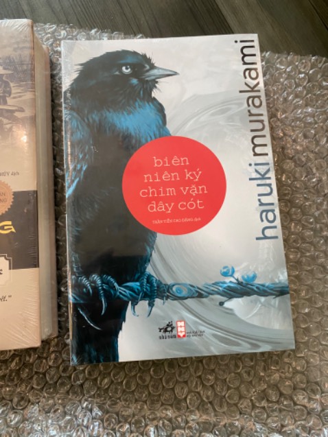 Đóng gói cẩn thận, sách nguyên seal, vuông đét, ko cần móp gì.