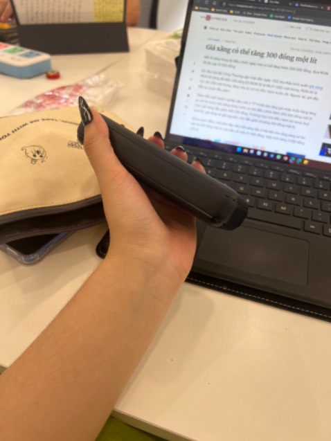 Cầm khá nặng nhen 
Pin sạc ổn nhém
Wireless tui sạc ip từ 60% lên 97% trong 1 tiếng 15p á