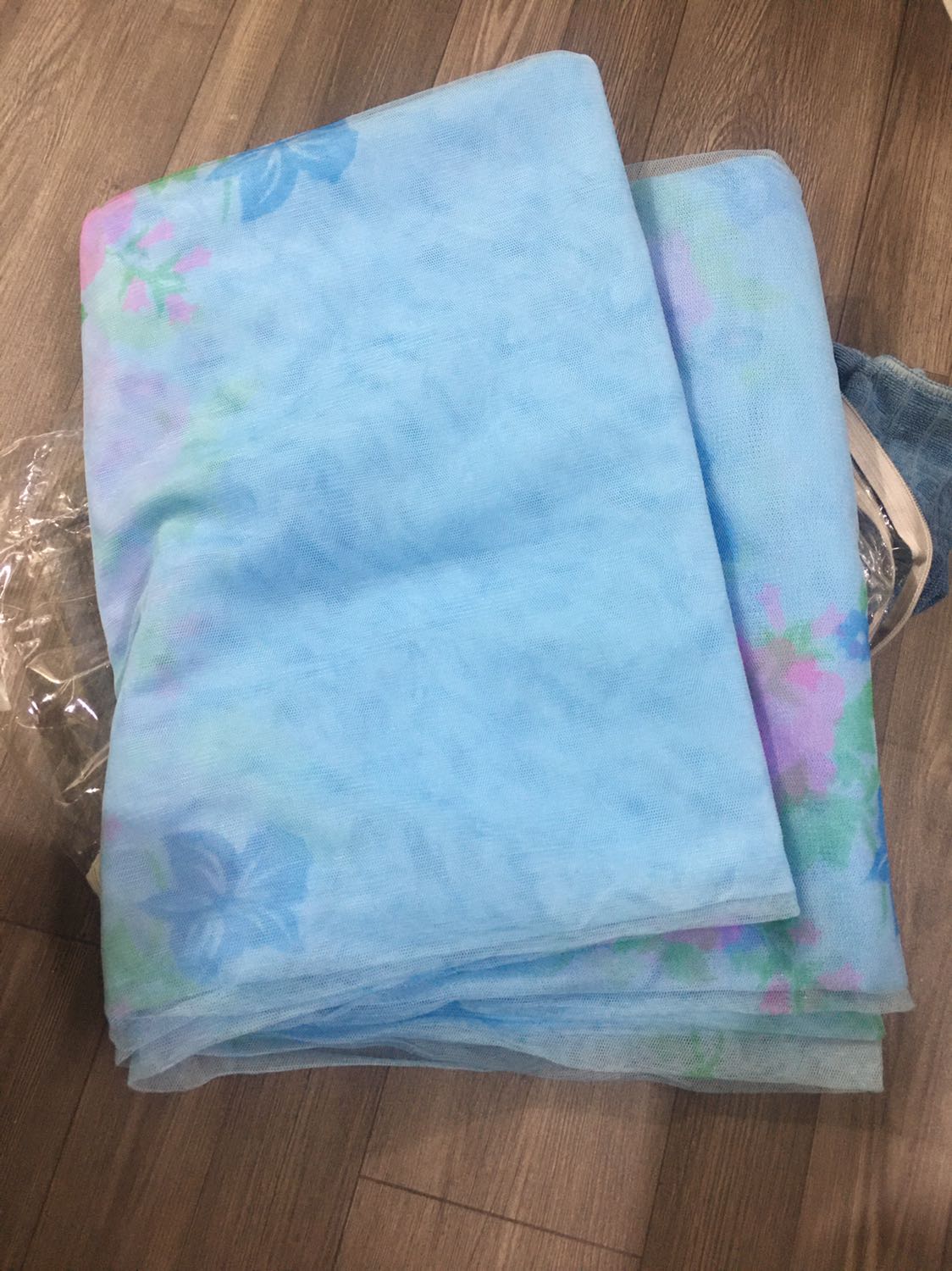 Chất lượng rất tốt, xứng với giá tiền
Mùng dày dặn và đẹp, mền chứ không bị thô cứng như các loại kém chất lượng khác, nói chung là rất hài lòng tiền nào thì của nấy thôi ạ
Giao hàng siêu nhanh