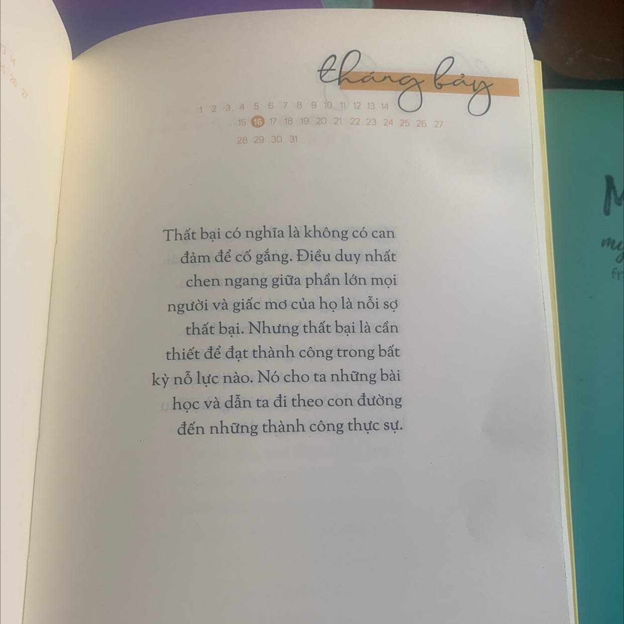 Mỗi ngày cho ta một thông điệp ý nghĩa về cuộc sống, đôi khi nhắc nhở ta về hiện tại đang có! Sách rất đáng mua, đóng gói cẩn thận, vận chuyển nhanh chóng! Rất hài lòng về sản phẩm và dịch vụ