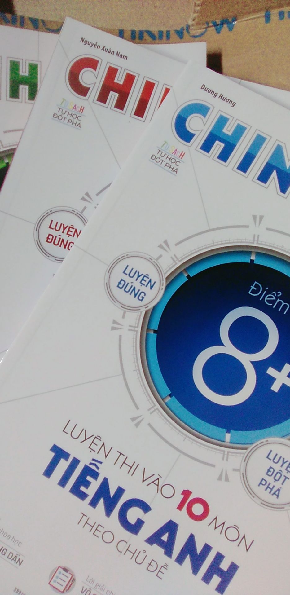 Giao hàng sớm hơn dự kiến ! Về hình thức: Sách khá đẹp, to hơn mình nghĩ! Còn nội dung , tuy chưa đọc kĩ nhưng nhìn qua thì sách trình bày khá dễ đọc, dễ nhìn nói chung là ổn cả! Khi nào mình đọc thì sẽ đánh giá nội dung nhé!