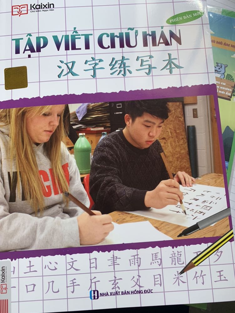 Giao hàng rất nhanh, sách đến tay ko bị móp méo gì, sách rất đẹp và chất lượng, giá thành rẻ hơn mua ngoài hiệu sách