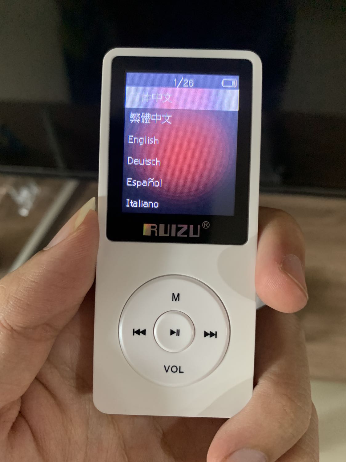 Ổn trong tầm giá nha. Cách sử dụng phím bấm hơi lạ, sử dụng một lúc mới quen đc. Máy nhỏ, vỏ nhựa, cài sẵn 2 bài để ***, có tai nghe đi kèm nhưng chắc phải sắm tai nghe khác :))